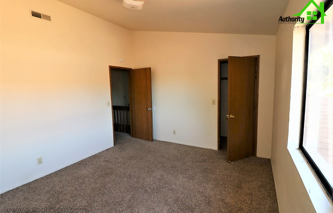 2 beds, 1 bath, 925 sqft, $1,250