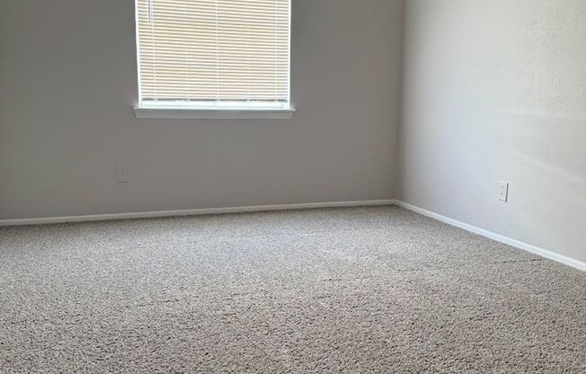 2 beds, 1 bath, 750 sqft, $1,100, Unit K705 - 307 - 106