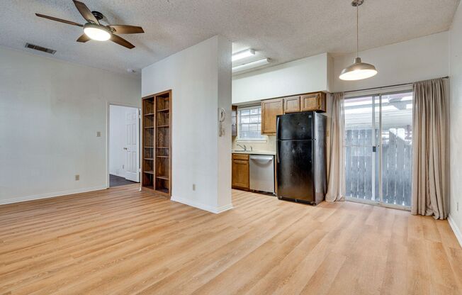 1 bed, 1 bath, 634 sqft, $1,300, Unit Elms