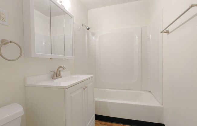 1 bed, 1 bath, 700 sqft, $895, Unit Unit 108