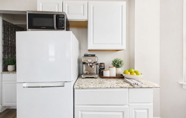 JULY 15 Newly renovated 1 bed, 1 bath in Rittenhouse FREE GAS AND COLD WATER