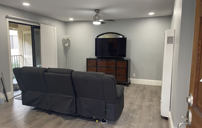 Luxury upstairs, AC/Heat, W/D, upgraded, new paint, New Floor