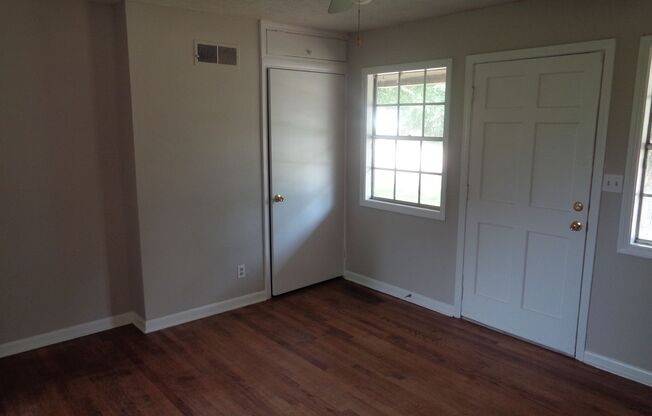 3 beds, 1 bath, $1,225