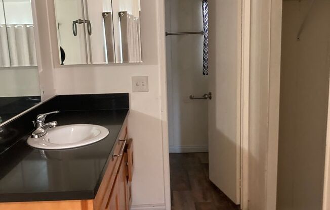 4 beds, 2 baths, $2,400, Unit 30