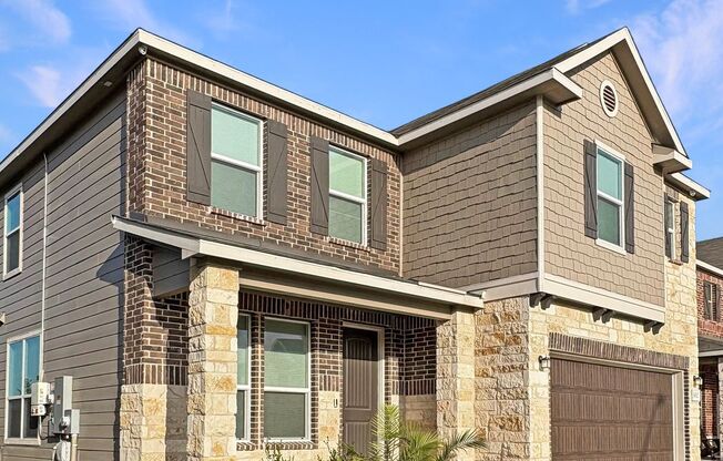 Contemporary Living in Seguin – Over 2,400 Sq Ft of Comfort