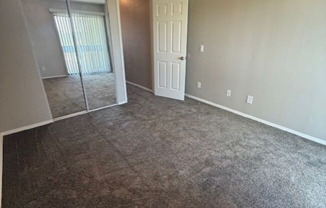 2 beds, 1 bath, 1,105 sqft, $920, Unit 2715-303