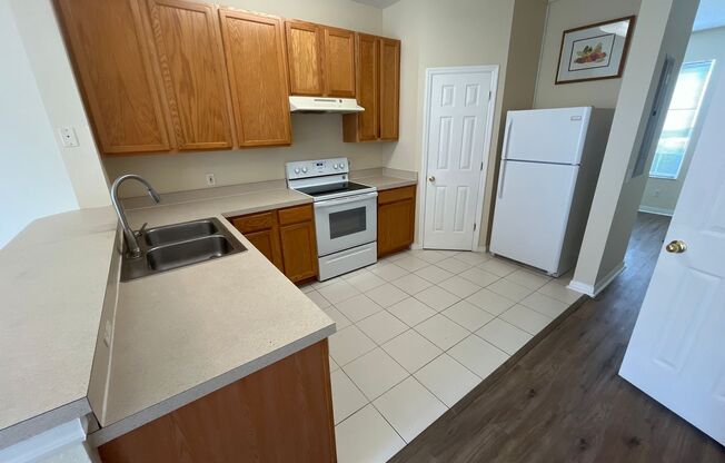 For Rent – Charming 2-Bed, 2.5-Bath Townhome in Seminole Palms