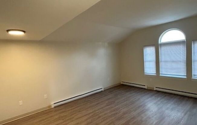 Renovated 1 Bedroom Apartment for Rent!