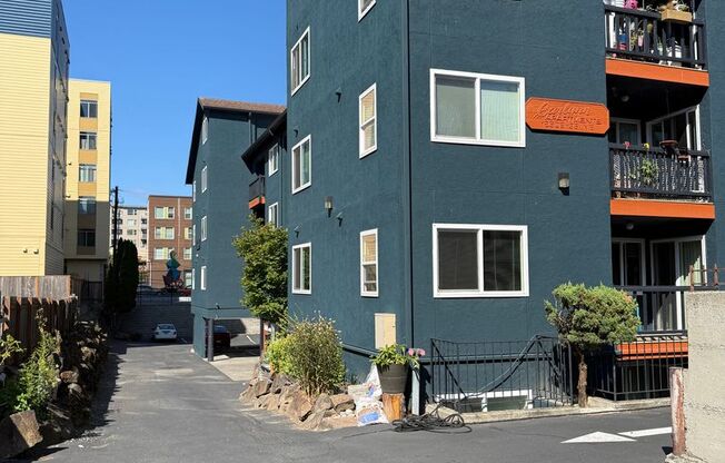 Carlynn Apartments