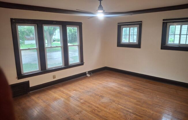 306 N 71st St lower