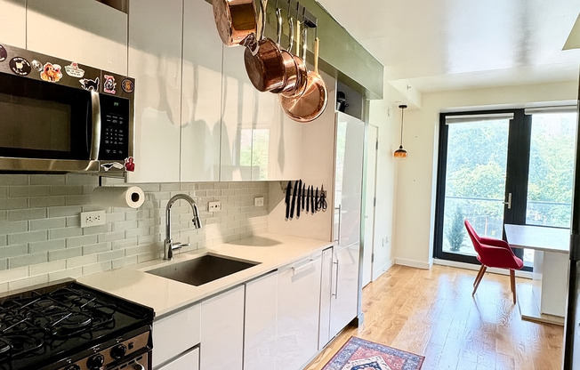 48 E 132 ST