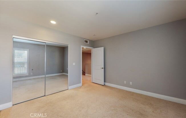 3 beds, 2.5 baths, 1,800 sqft, $4,550, Unit 103