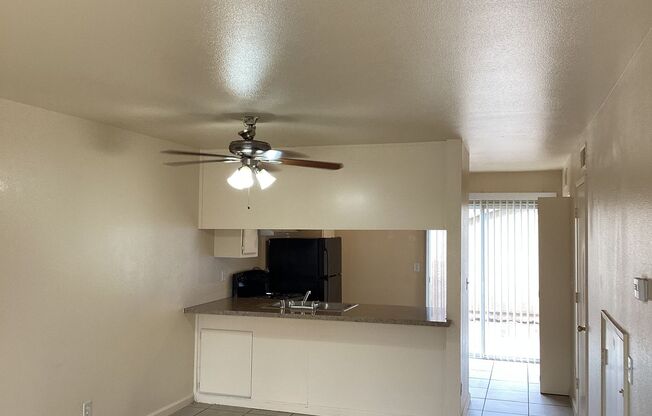2 beds, 1.5 baths, $1,295, Unit 171