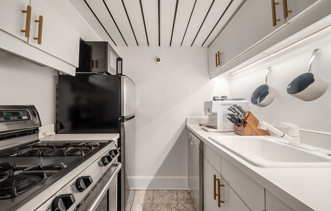 1 bed, 1 bath, 750 sqft, $8,500, Unit 502