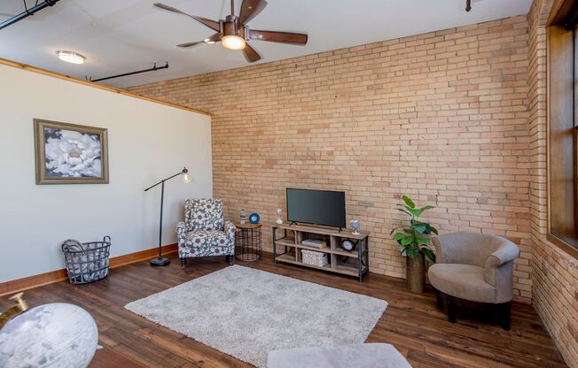 2 beds, 1 bath, 1,121 sqft, $1,995, Unit 209