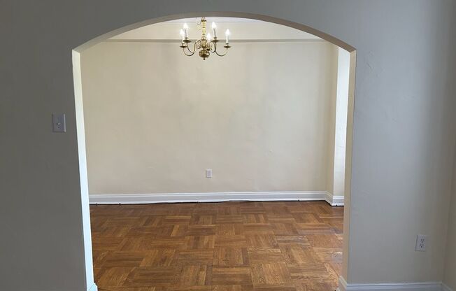 1 bed, 1 bath, 768 sqft, $1,400, Unit Royal York 704