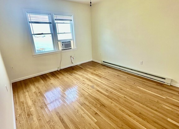 1 bed, 1 bath, 857 sqft, $2,150, Unit w/garage