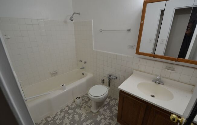 1 bed, 1 bath, 700 sqft, $1,665, Unit 418-0302