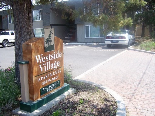 2 beds, 1 bath, 853 sqft, $1,395, Unit 13