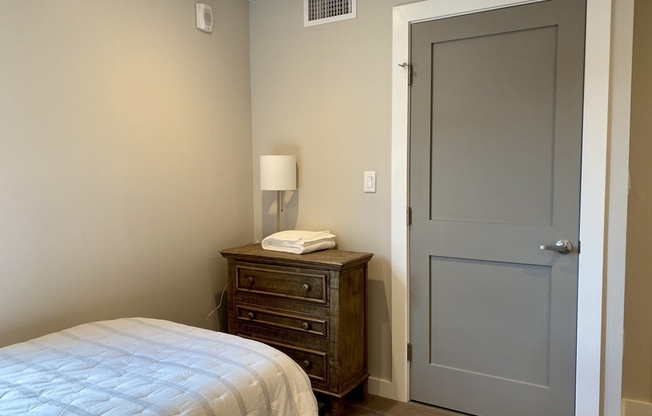 2 beds, 2 baths, 850 sqft, $5,600, Unit 610
