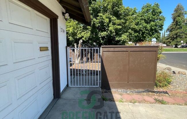 3 BEDROOM 2 BATH HOME MOVE IN READY IN MODESTO!