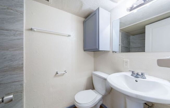 2 beds, 1 bath, $1,025, Unit 23