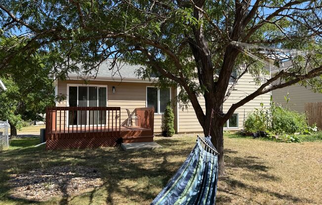 ~ RENT SPECIAL ~ HOLIDAY MERRINESS ~ 3 Bedroom, 3 Bath Home for rent Close to the Hospital