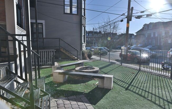 1 bed, 1 bath, 300 sqft, $975, Unit Apt 23