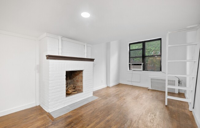 307 W 29 ST