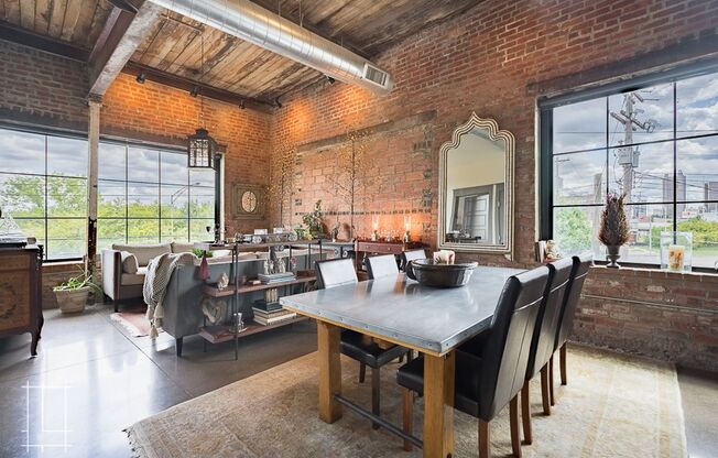 2 beds, 2 baths, $2,350, Unit 727 N. 4th St. Apt. 211