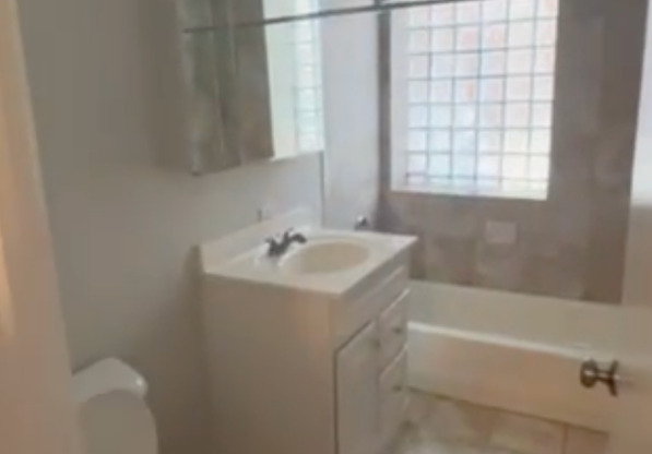 2 beds, 1 bath, $1,975, Unit 931-103