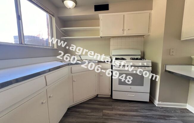 2 beds, 1 bath, 700 sqft, $925, Unit D