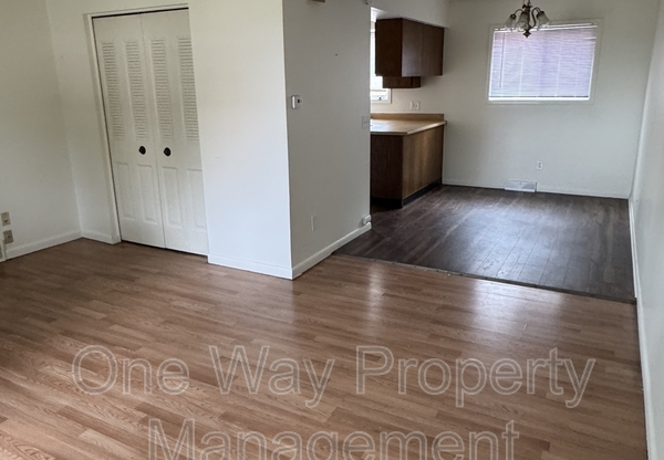2423 W 27 ST