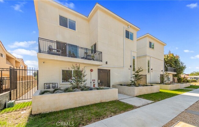 3 beds, 2.5 baths, 1,675 sqft, $4,200, Unit 1