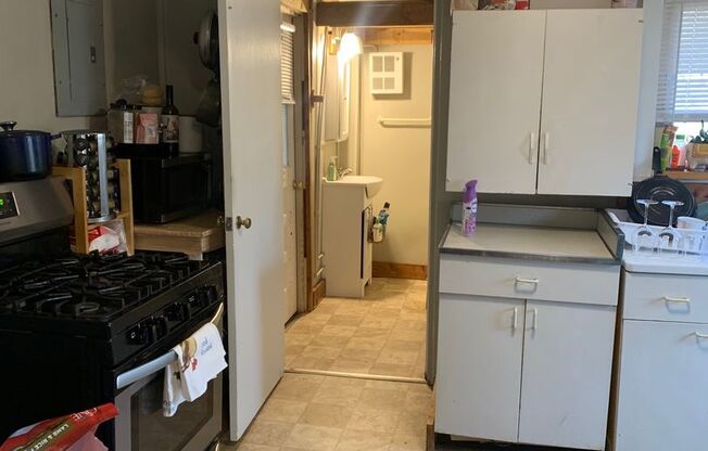 One bedroom, One bath duplex: Maple Heights! Available August 2026!!