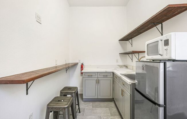 1 bed, 1 bath, $1,095, Unit 2122 New Orleans St