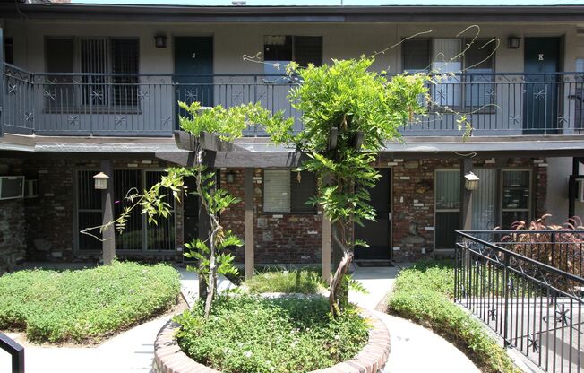 2 beds, 1 bath, $2,650, Unit L