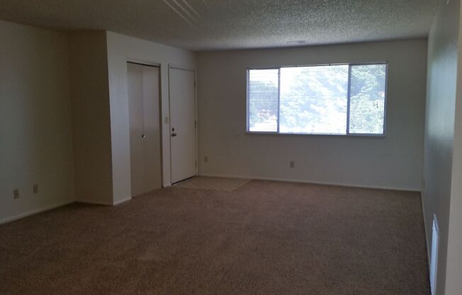 2 beds, 1 bath, 907 sqft, $1,150, Unit A204