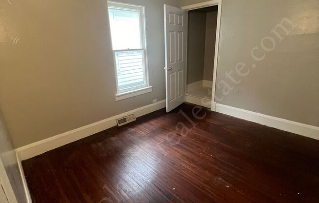 3 beds, 1 bath, $1,050, Unit 1