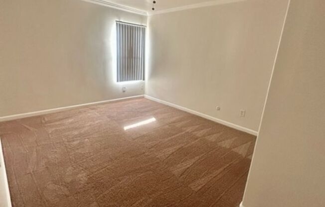 2 beds, 1 bath, 918 sqft, $2,945, Unit 045