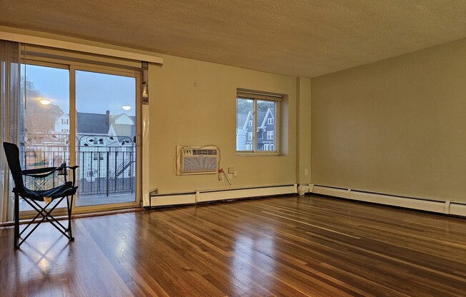 1 bed, 1 bath, 605 sqft, $2,300, Unit 21