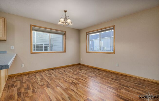 SPACIOUS UPDATED TOWNHOME WITH IN-UNIT LAUNDRY