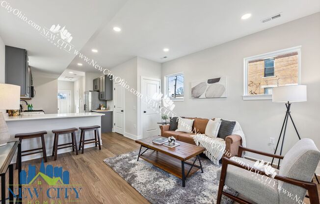 2 Bedroom, 1.5 Bathroom King-Lincoln/Bronzville Home with Off-Street Parking!