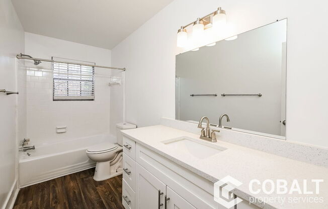 2 beds, 1.5 baths, 1,100 sqft, $1,299, Unit E25