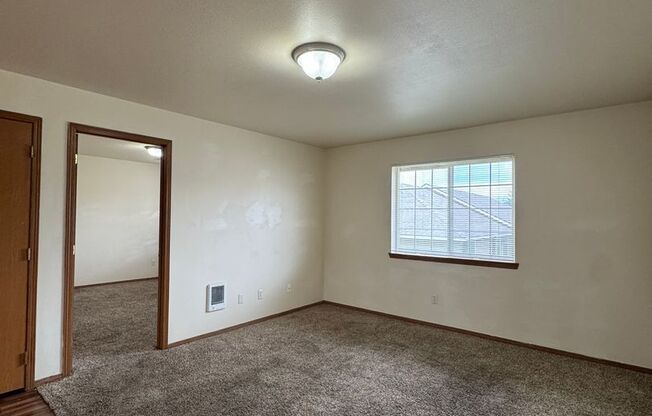 2 beds, 1 bath, $1,198, Unit 115