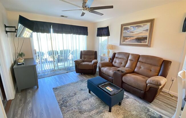 Beautifully furnished 2 bedroom/2 bath 1st floor condo in River Oaks