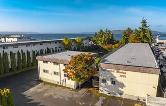 Live by the Des Moines Marina — Walk to Restaurants, Shops & the Farmers Market! 1 bedroom Unit