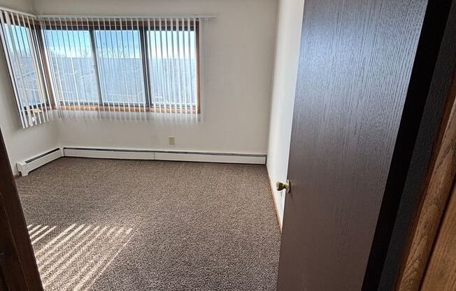 3 beds, 1.5 baths, 1,204 sqft, $1,569, Unit 5212 05