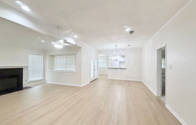 Beautifully Updated 3/2/2 in Plantation Village in Lake Jackson !