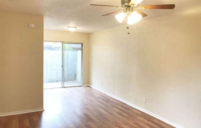 2 beds, 1 bath, 950 sqft, $975, Unit Unit A